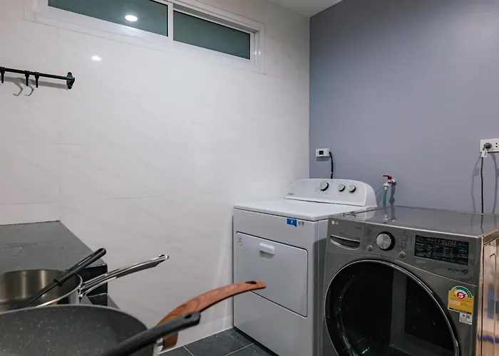Prime Sukhumvit Modern Home, Phrom Phong Bts, Em District, Up To 14 Guests * Bangkok